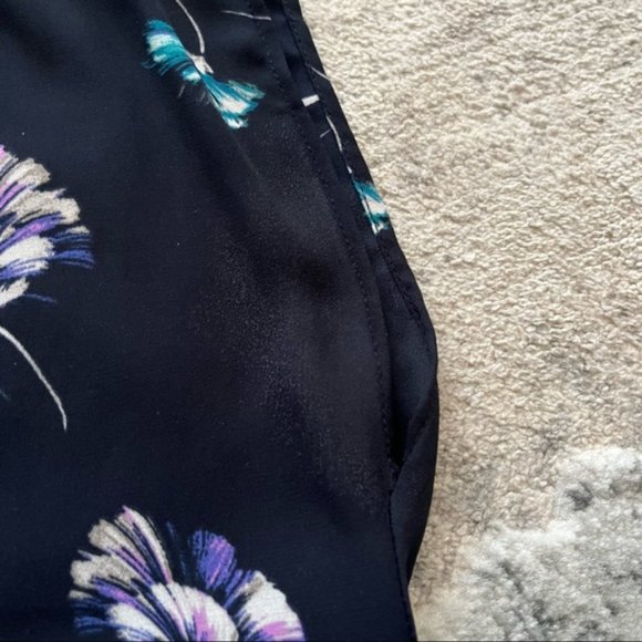 Banana Republic floral print cap sleeve v-neck blouse - Picture 9 of 11